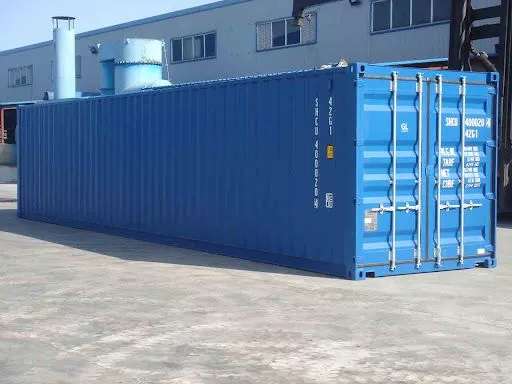 Container dry box azul utilizado para transporte de cargas secas.